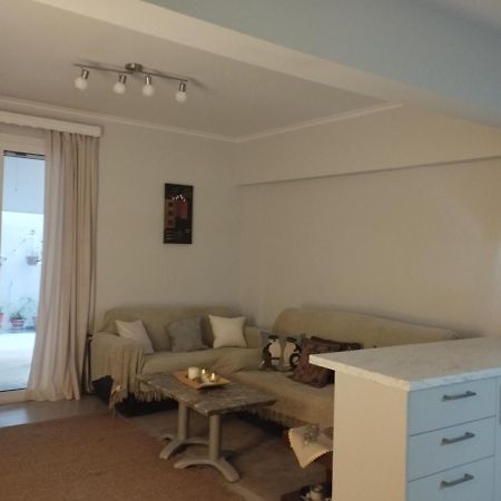 Apartament Renovated Basement Duplex With Patio And Folk Decor In The Heart Of Ateny Zewnętrze zdjęcie